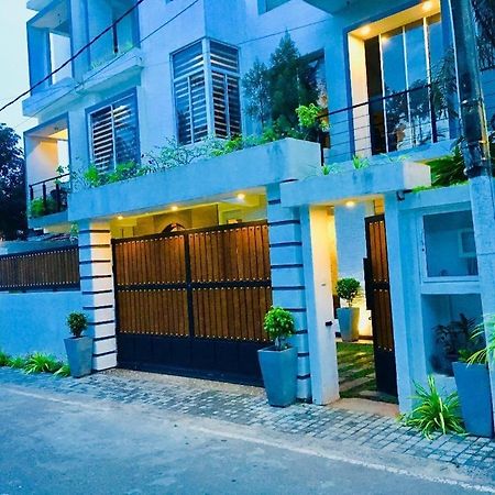 8 Plus Luxury Apartments Negombo Exterior photo