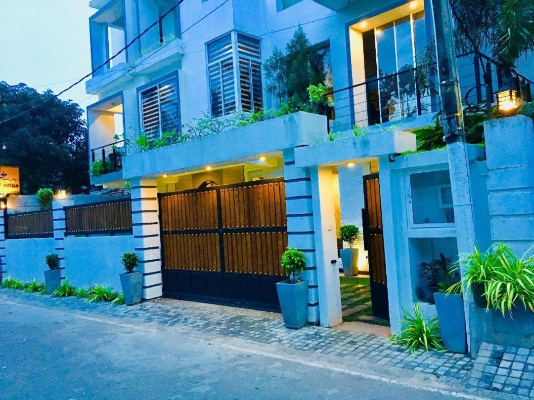 8 Plus Luxury Apartments Negombo Exterior photo