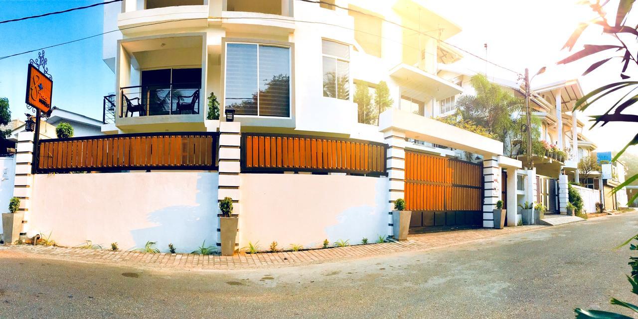 8 Plus Luxury Apartments Negombo Exterior photo